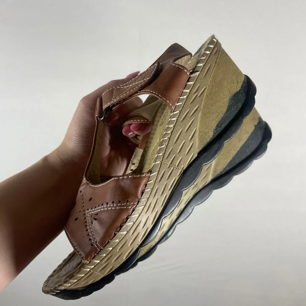 Heart's Comfort Brown‎ Wedge Sandals Laser Cut Floral Whipstitch Womens 7